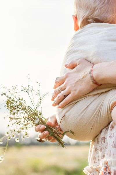Mom babywearing. The best baby carrier for short moms.