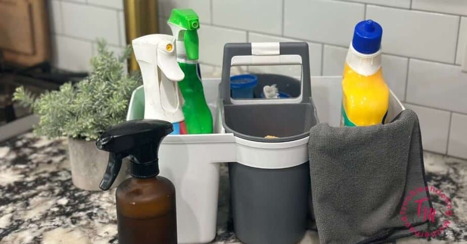 Speed cleaning for guests. Image of cleaning caddy with most used cleaning supplies.